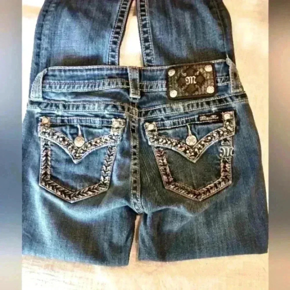 Miss Me Denim - Miss Me Rhinestone Signature indigo straight jeans. Size 27
